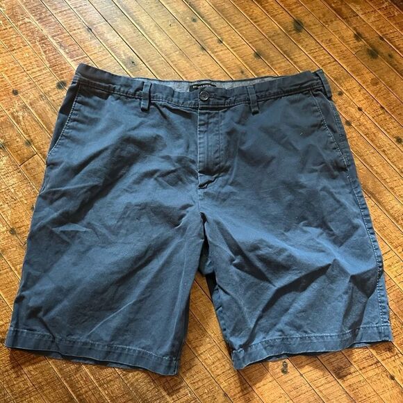 Banana Republic flat front gray 38 business casual Aiden shorts - Picture 1 of 3